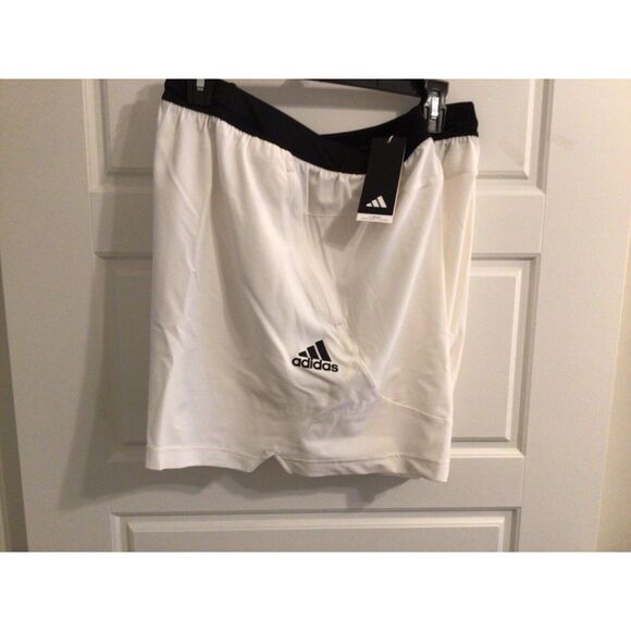 Adidas Gym Shorts Mens Axis Woven 6 Inch Training XXL  White/BlackHZ3342 MSRP$40 - Picture 1 of 4